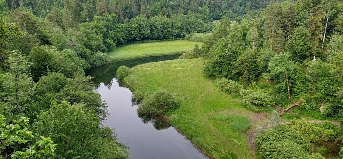 Razgled na dolino reke Rak z Velikega naravnega mostu