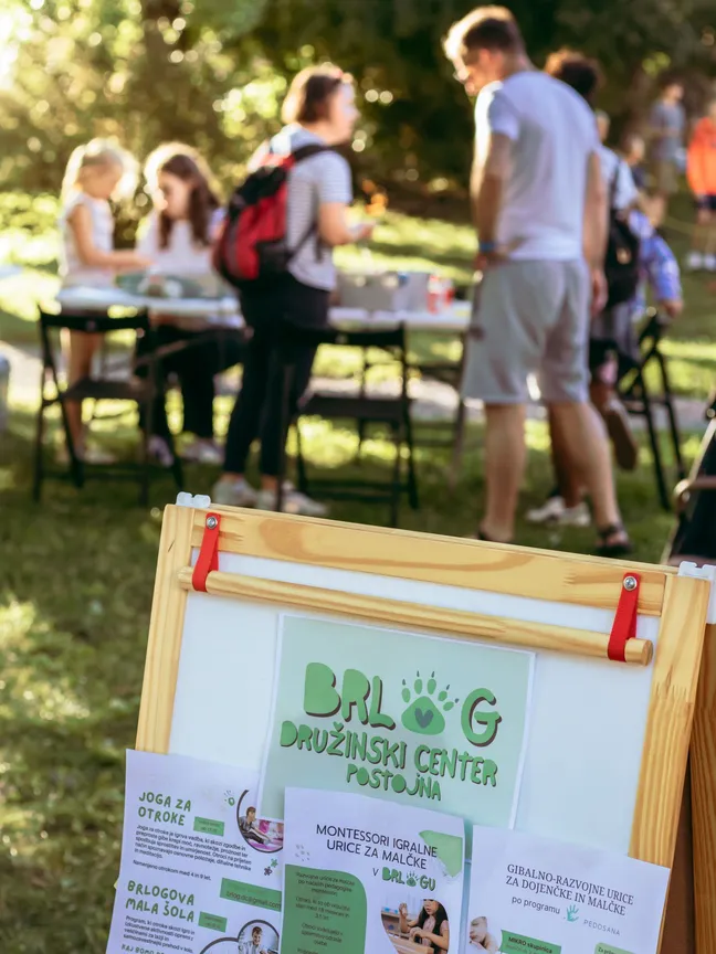 Presentation of Family Centre Brlog activities at an outdoor event.