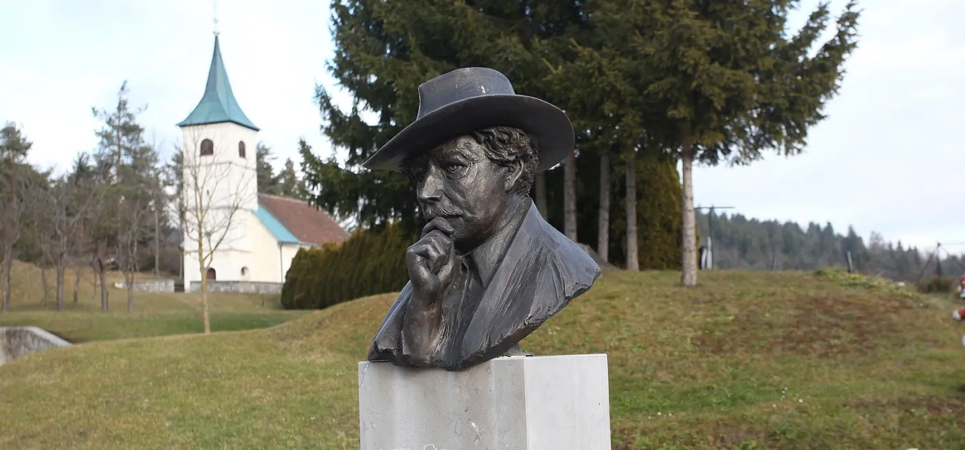 Bust monument to the painter Maksim Gaspari in his native village of Selšček.