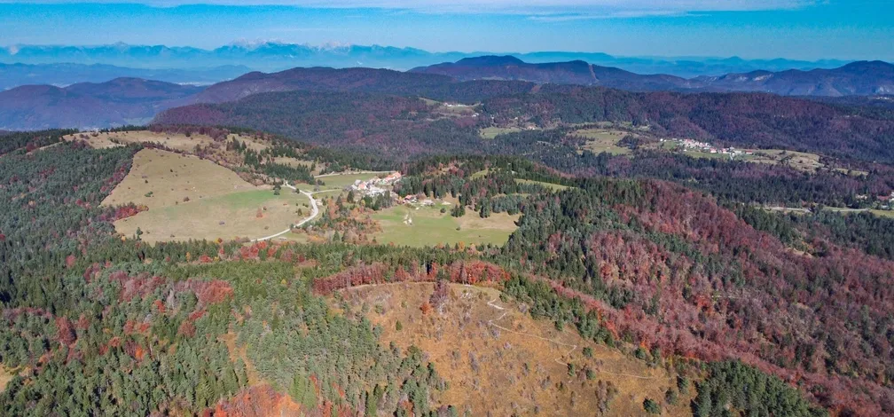 Menišija plateau, photographed from the air.