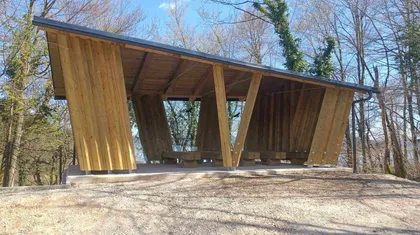 Učilnica na prostem Hlejvi ob Cerkniškem jezeru.